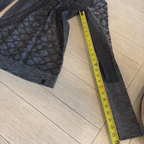 Lululemon Rest Less gray pullover size 8 - Picture 6 of 6